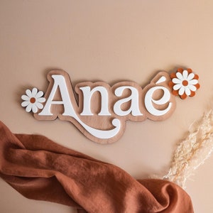 Nombre de pila personalizado en madera, tema terracota Flower Power