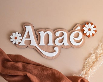 Wooden first name to personalize Flower Power terracotta theme