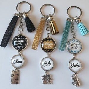 gouden meestersleutelhanger met de voornaam van het kind, meestercadeau, aanpasbare meestersleutelring