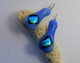 Boucles d'oreilles rectangle bleu clair en verre fusing sur support dormeuses argentées