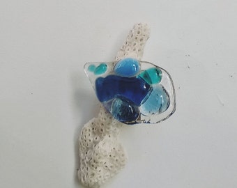 Bague ovaletransparente et bleu en verre fusing  sur support réglable argenté