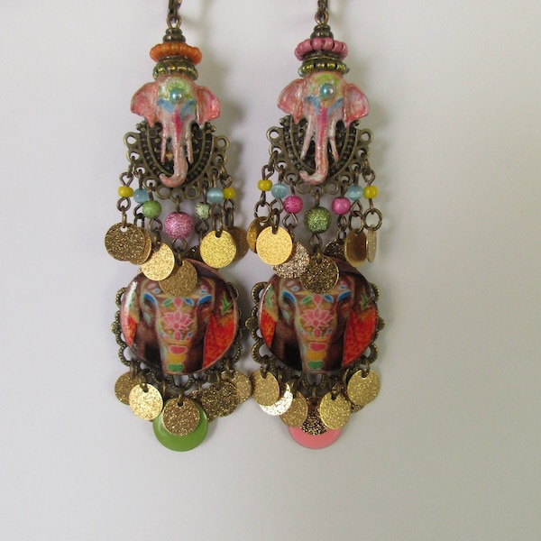 Boucles d'oreilles multicolores, éléphants, ethniques, avec des breloques artisanales et des sequins or