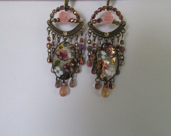 Boucles d'oreilles fleur rose, bohèmes, avec des breloques artisanales, des perles tchèques gouttes, 7 tiges