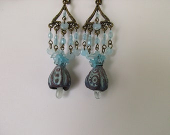 Boucles d'oreilles bohèmes, rustiques, avec des perles de porcelaine artisanale et des perles tchèques