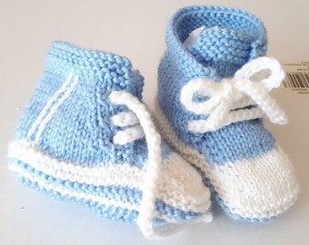 Chaussons style converse, layette tricot main, chausson bébé en laine, , cadeau naissance à petit prix