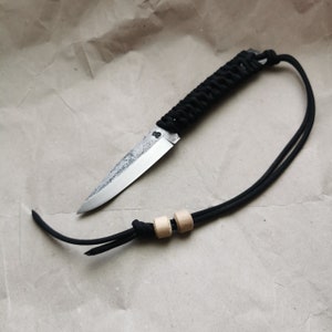 Paracord-Messer, gerades Messer, handgefertigtes Messer, Bushcraft-Messer, handgeschmiedetes Messer, handgefertigtes Messer, feststehendes Messer