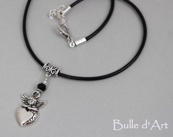 Collier le coeur de l'ange sur son cordon de cuir noir