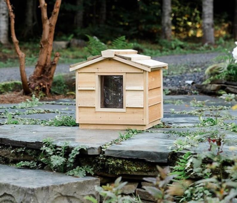 Outdoor Cat House – Insulated Feral Cat Shelter for Winter and Summer image 5