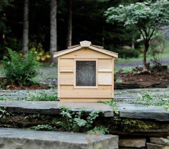 Outdoor cat sales rain shelter
