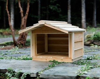 Small Outdoor Feeding Station with Extended Roof - Great for Cats, Dogs, and Rabbits!