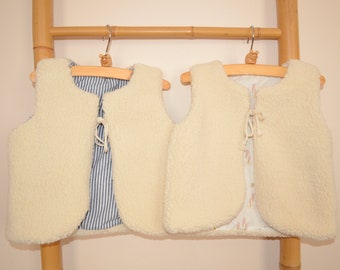 Reversible sleeveless shepherd's vest in beige cotton and sherpa
