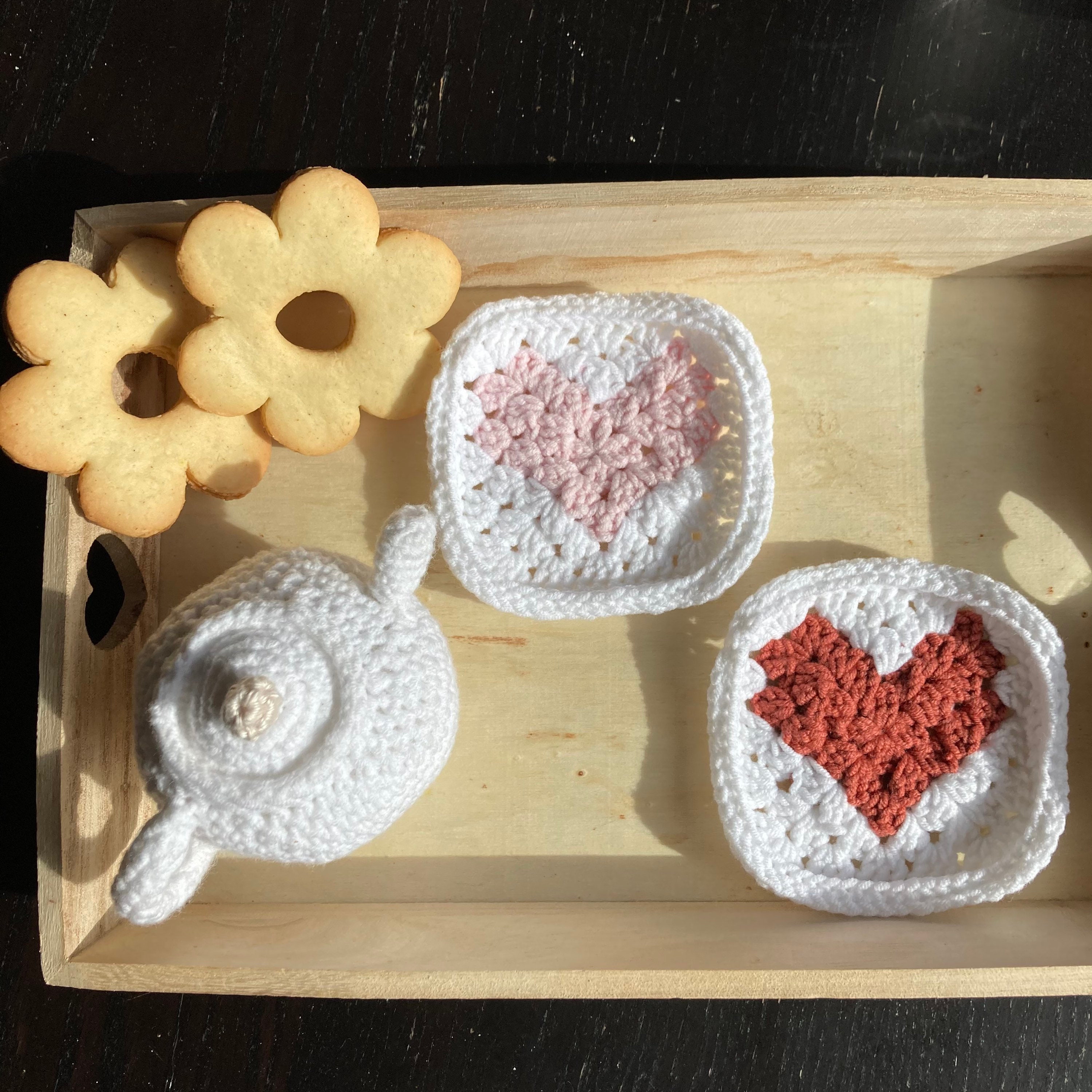 Dessous de Tasse Carré Fait Au Crochet Dessin Coeur