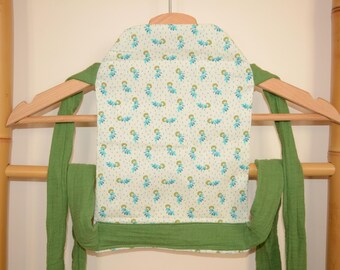 Baby carrier, doll carrier for children in cotton with flowers and double green gauze