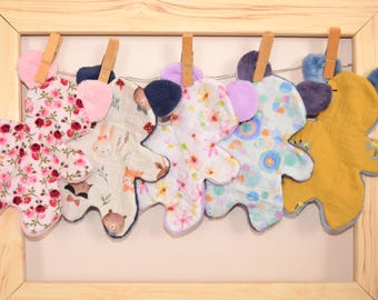 Flat teddy bear comforter, made of soft fleece and double gauze