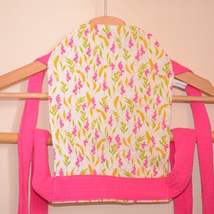 Baby draagzak, meitaï fysiologische type poppendraagzak voor kinderen in roze en geel gebloemd katoen, en fluorescerend roze dubbel gaas