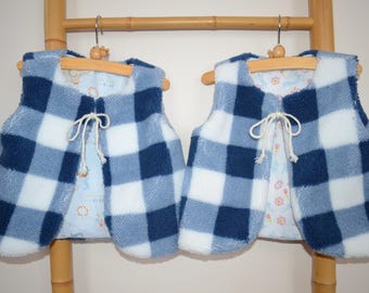 Reversible sleeveless shepherd's vest in blue checkered cotton and sherpa