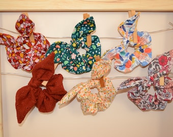 Mini and maxi scrunchies with a ruffle or mini and maxi foulchies for children and adults