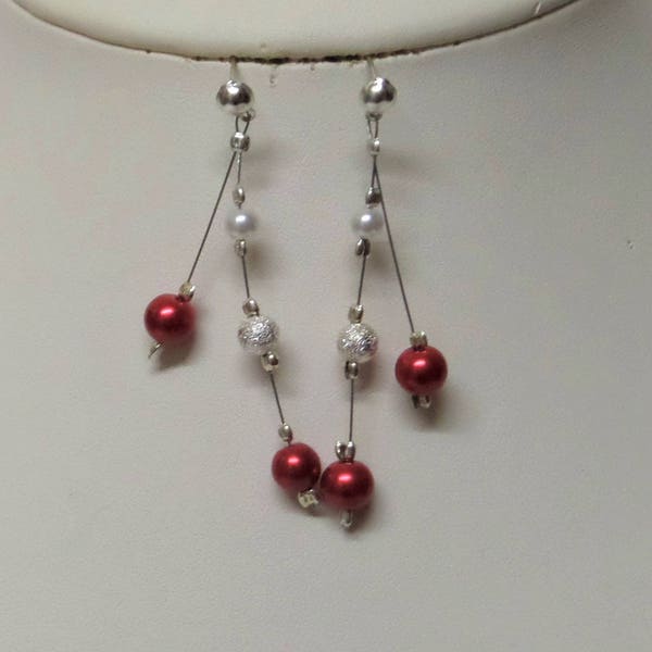 Boucles d'oreille perles, pendants, mariage, accessoire mariée, perles rouges et blanches, perles scintillantes