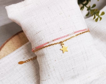 Zweireihiges Armband aus feiner Edelstahlkette und kristallrosa Miyuki-Perlen