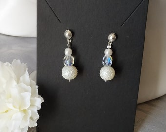 Pearl earrings, bridal pendant, wedding accessory, pearly pearls white beaded and swarovski crystal