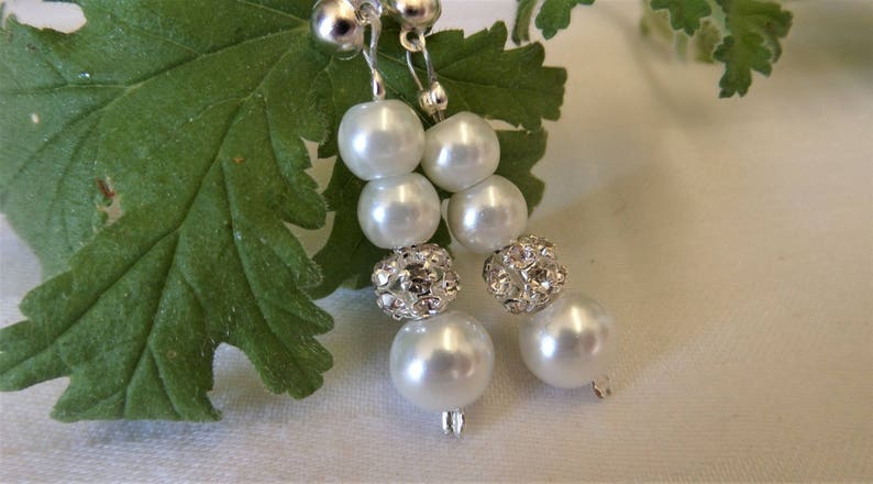 Boucles d'oreille strass et perles blanches, pendants mariée, bijou mariage, accessoire mariée, bijoux femme image 2
