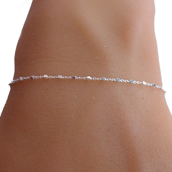 Bracelet minimaliste Argent, Chaine petites perles carrées, Bracelet fin perles femme, Cadeau pour elle