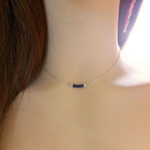 Collier lapis lazuli en argent, Pierres naturelles bleues, Ras de cou fin, Cadeau anniversaire femme