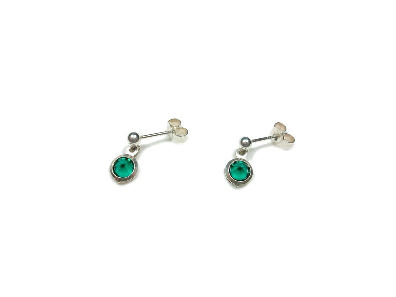 Petites boucles d'oreilles vertes, Argent et cristal, Puces et clous, Cadeau femme fille image 1