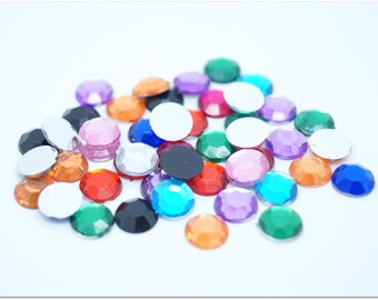 50 cabochons ronds biseautés multicolores