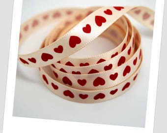 1 meter van 9mm - rood hart - gebroken wit polyester tape