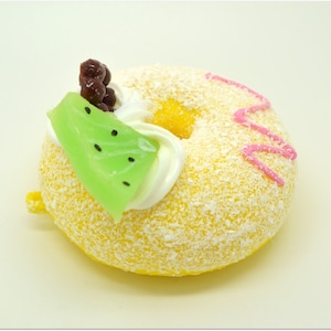 Mega Charm geriebener Kokosnuss Donut / Kiwi