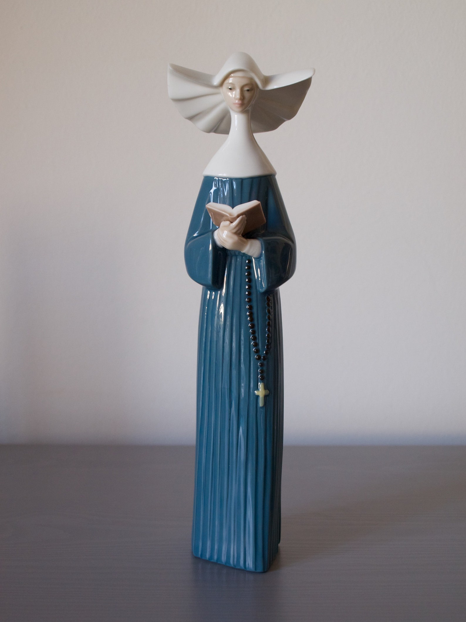 Stunning Lladro nun porcelain figurine// handpainted // Etsy