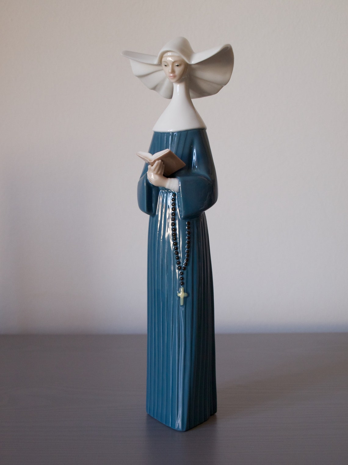 Stunning Lladro nun porcelain figurine// handpainted // Etsy