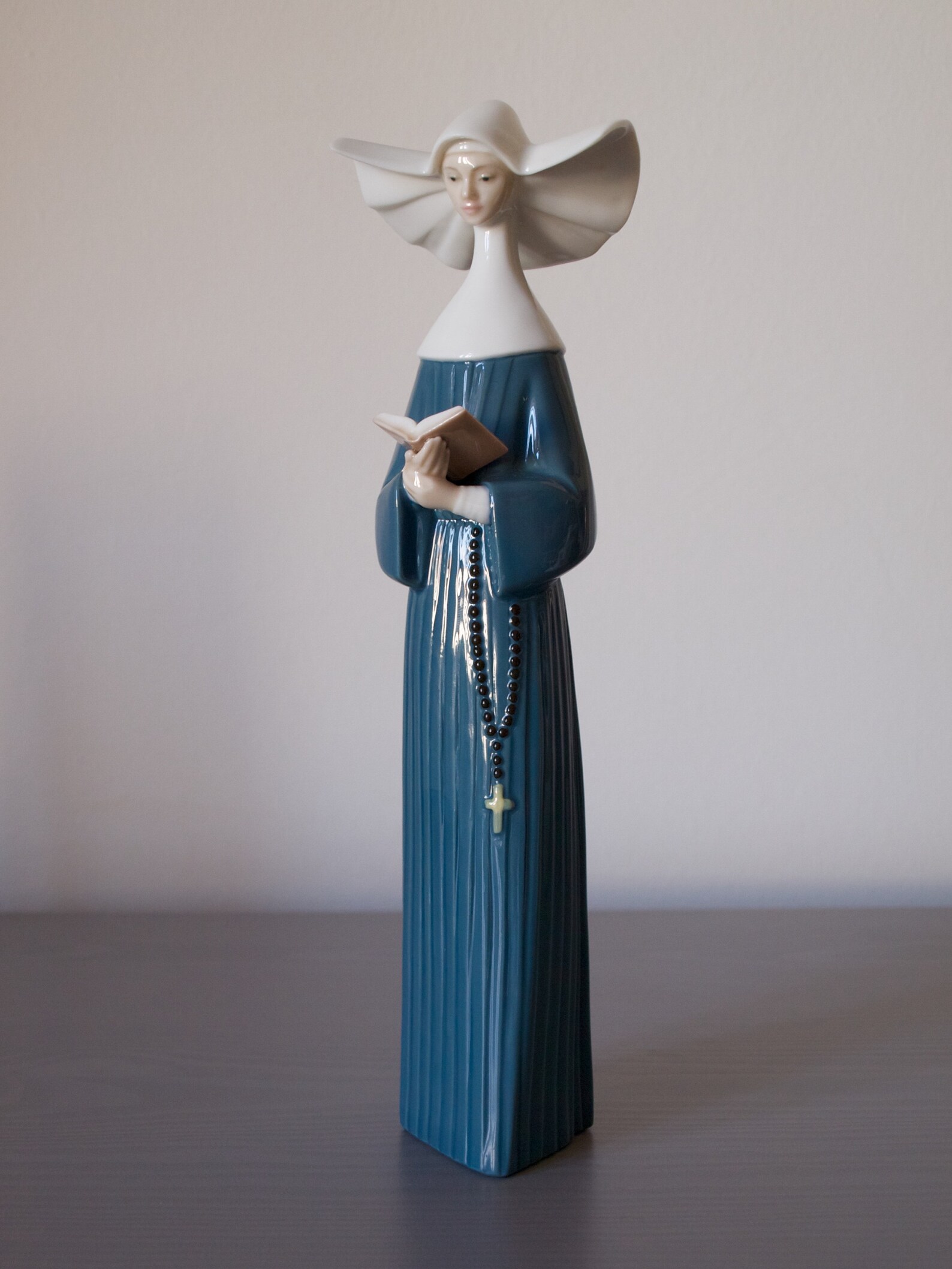 Stunning Lladro nun porcelain figurine// handpainted // Etsy