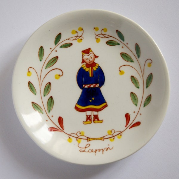 Arabia Finland // Small Wall plate Lappi // Handpainted wall decor plate Finland Folk // Vintage plate 60s