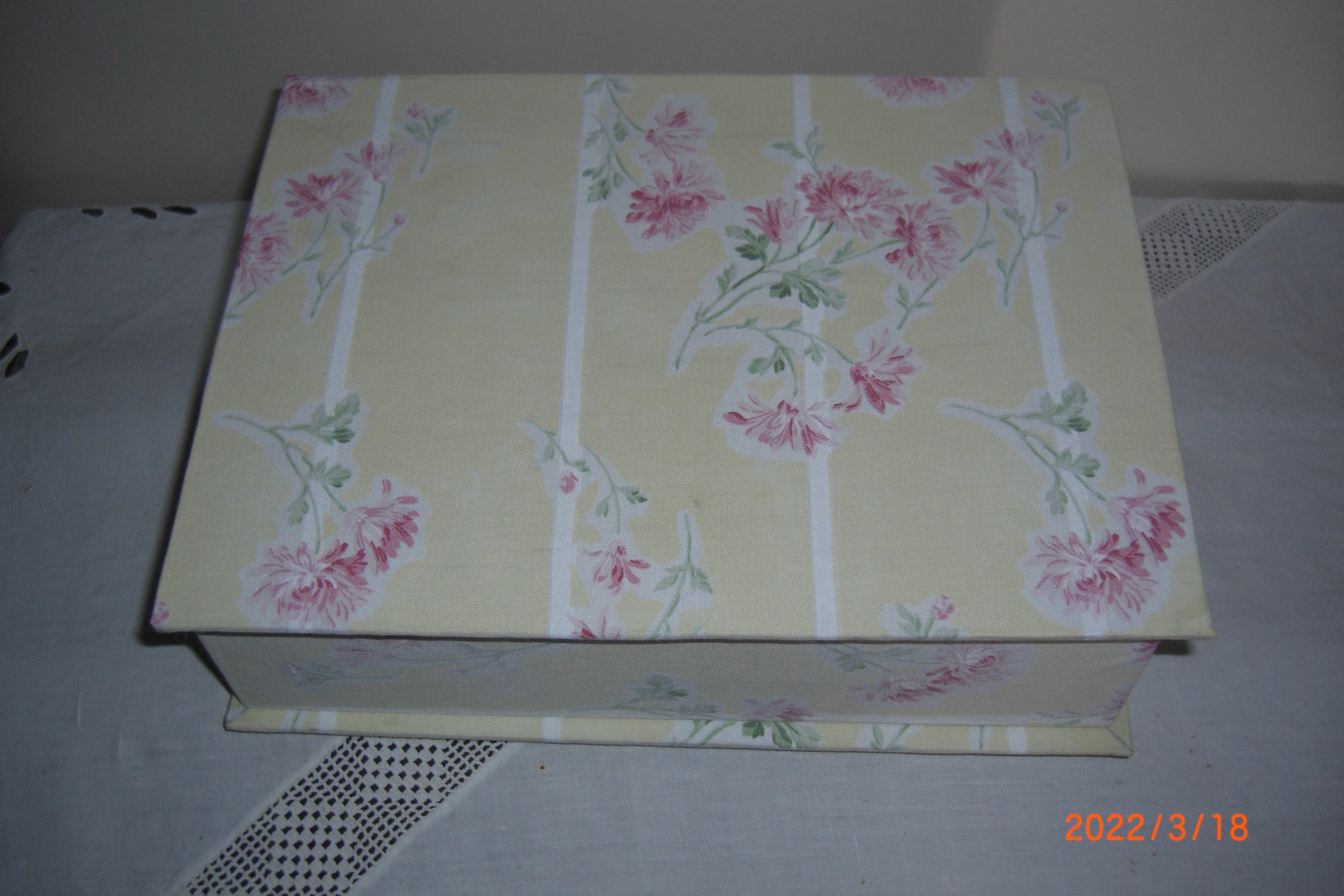 Boite en Cartonnage, Tissu Fleuri