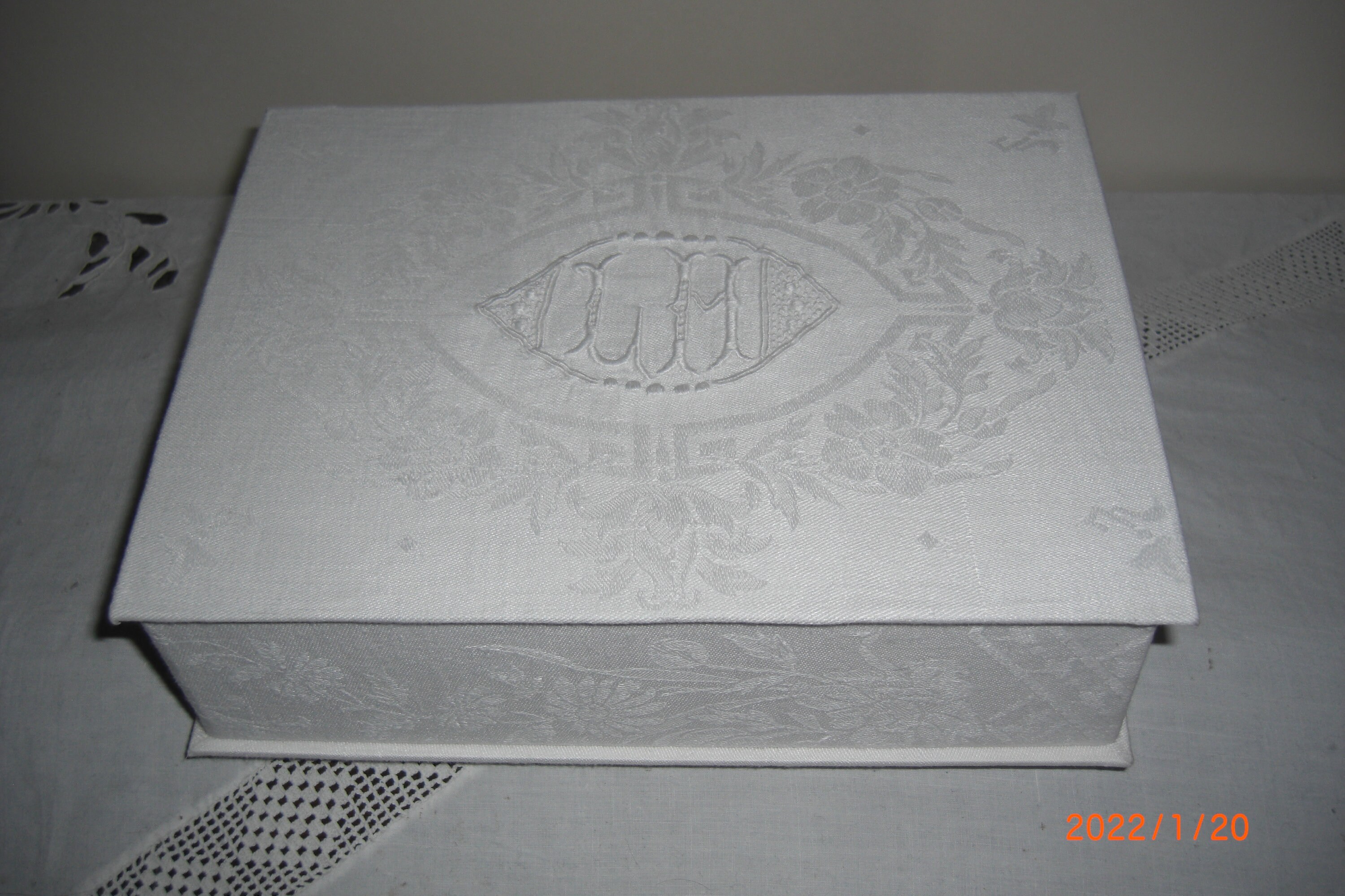 Boite en Linge Ancien Serviette Damassée Monogrammes Lh