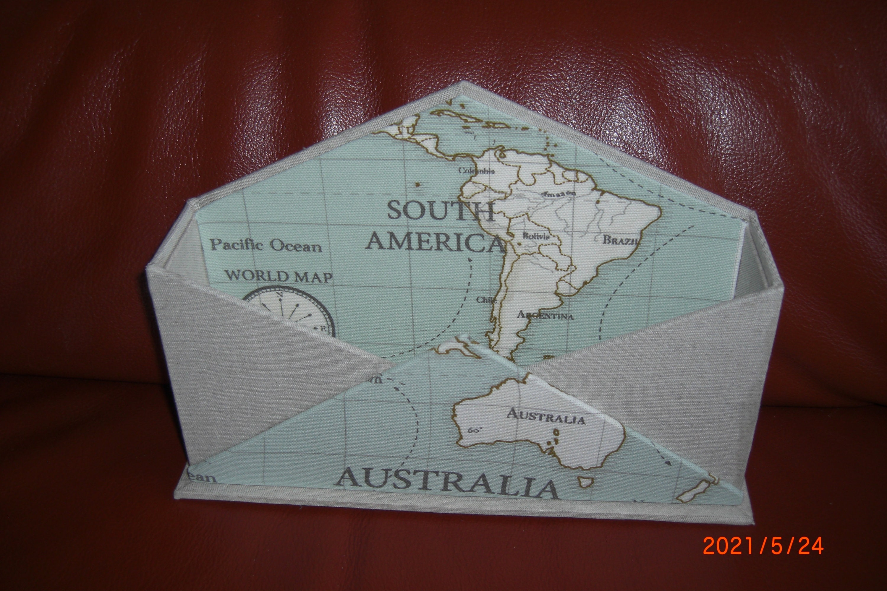 Porte Courrier en Cartonnage Recouvert de Tissu Mappemonde