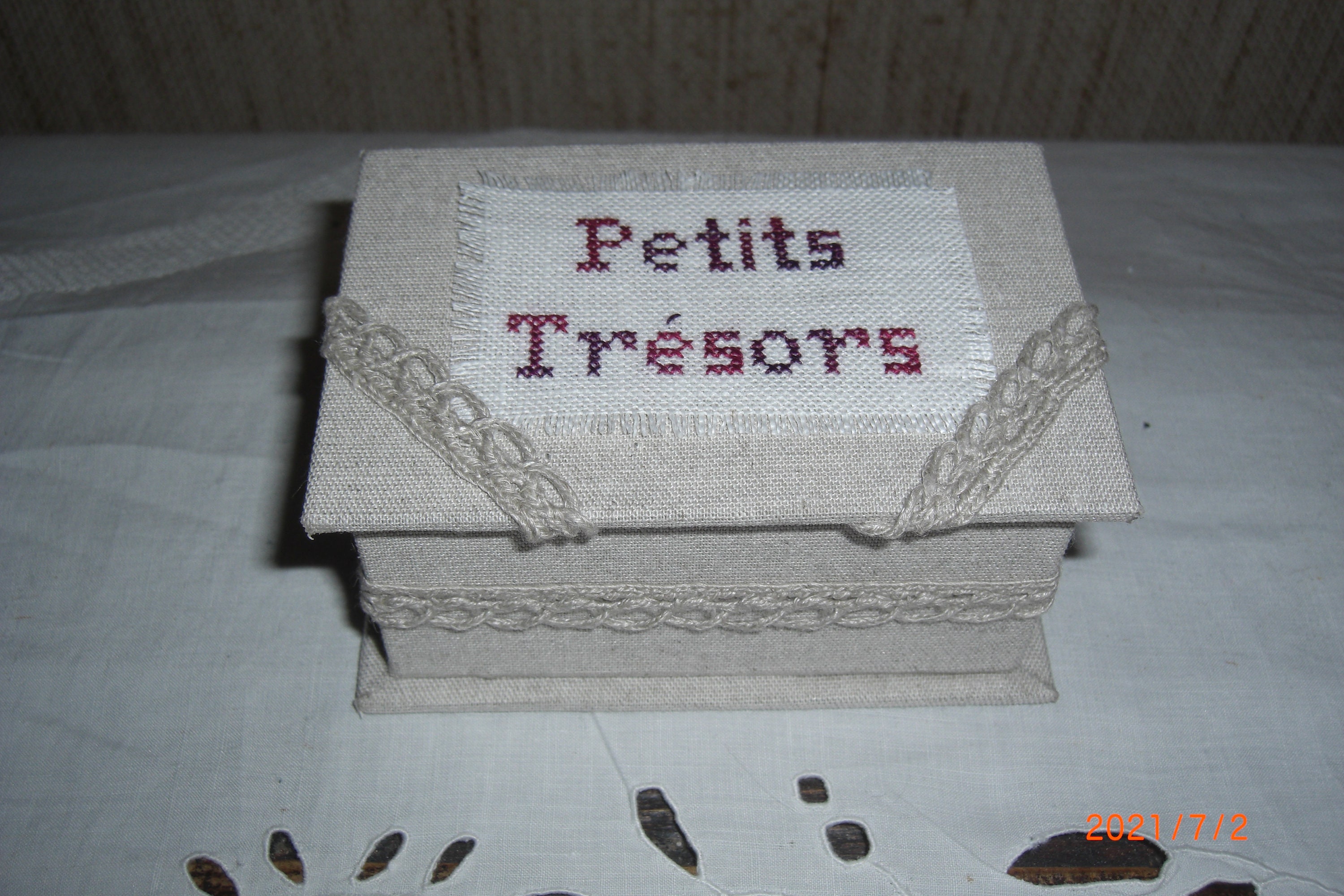 Petite Boite à Trésor en Lin, Dentelle, Point de Croix