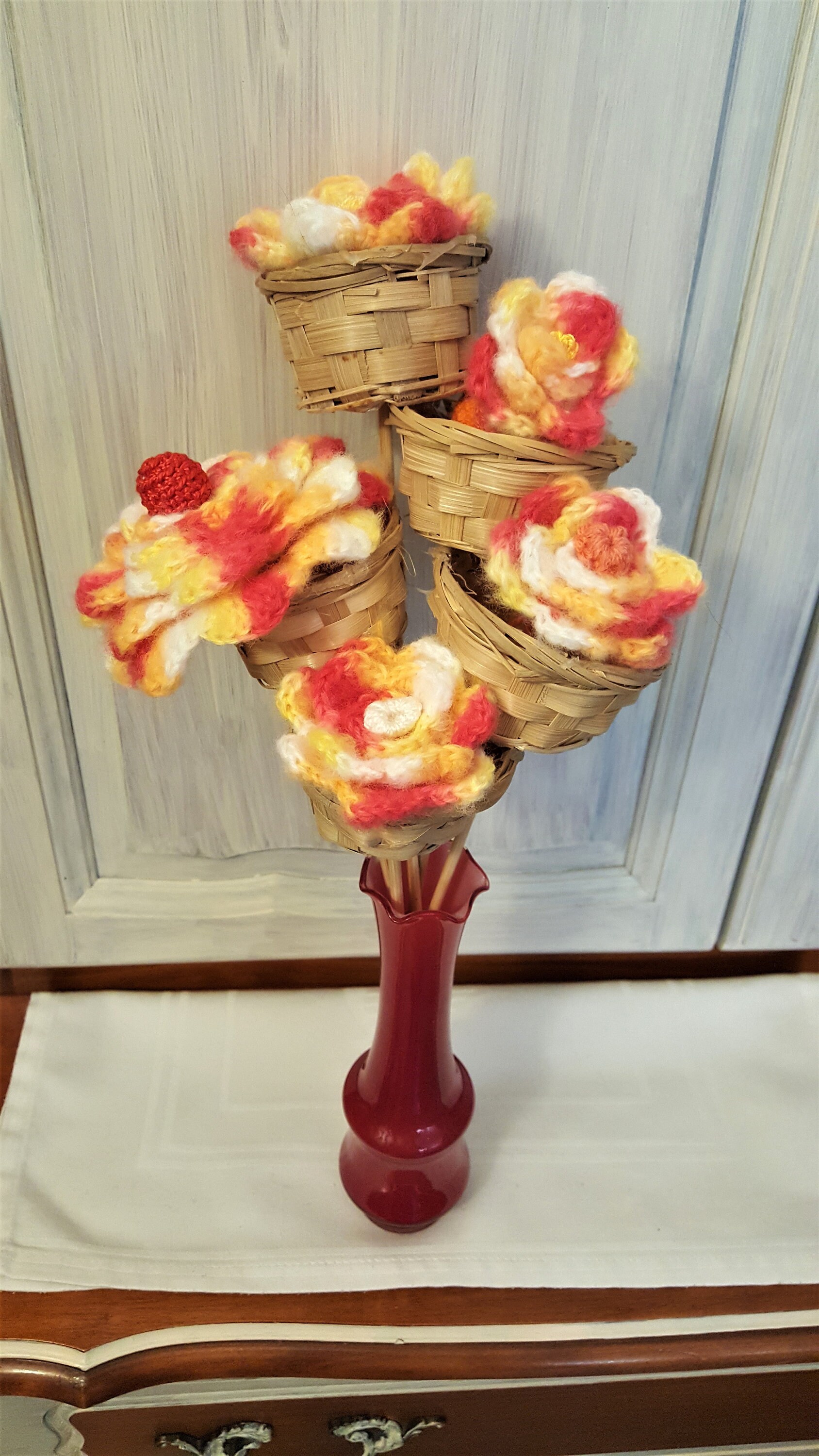 Composition Florale Hiver, Décorations de Fleurs Au Crochet, Cadeau Unique, Corbeilles en Fleurs Pri