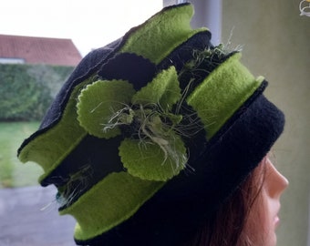 Toque, chapeau femme en laine bouillie noire et vert pistache.