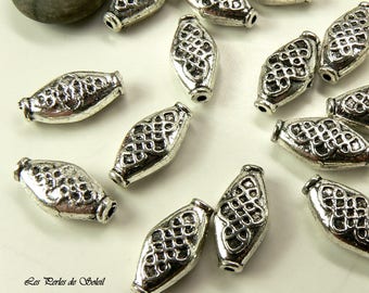 25 perles losanges en metal couleur argent antique décor arabesques 15x8x4.5mm