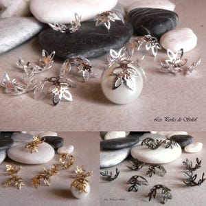 25 Kapseln Tassen Blumen 3 Blütenblätter mit Wasserzeichen in Metallfarbe silber Durchmesser 14 mm