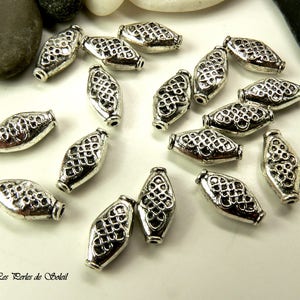 25 perles losanges en metal couleur argent antique décor arabesques 15x8x4.5mm image 2