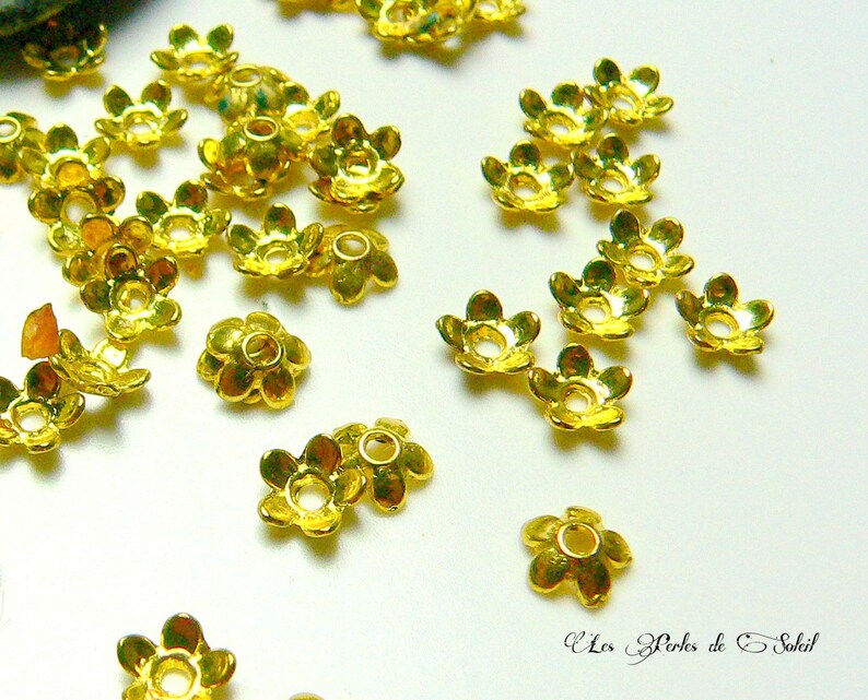 25 calottes coupelles fleurs 5 petales en metal couleur or dim 7x6 mm image 3