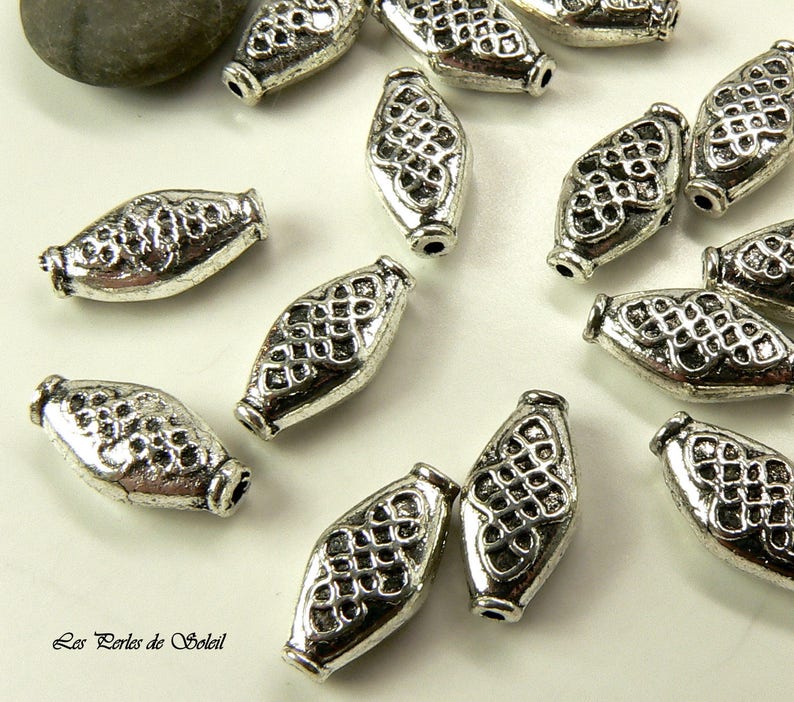 25 perles losanges en metal couleur argent antique décor arabesques 15x8x4.5mm image 1