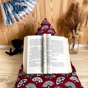 Reading cushion - book wedge - reader gift - tablet holder