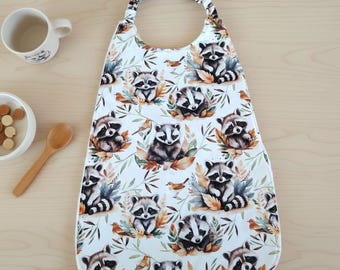 Babero elástico para preescolares "Pequeño Mapache", babero de tirador para la independencia infantil, servilleta elástica con estampado de animales del bosque