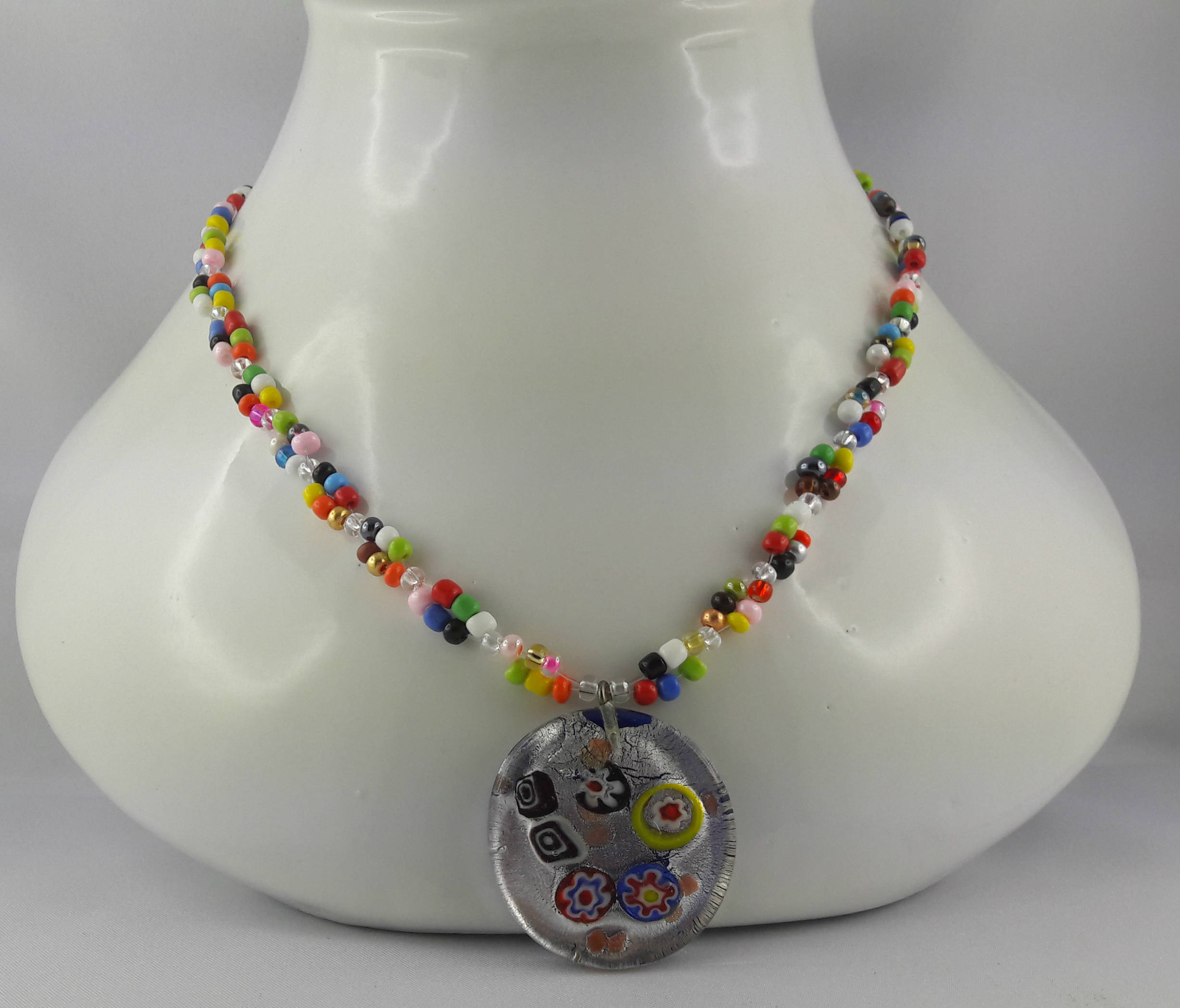 Collier Imposant En Perles De Rocaille Multicolores - Alliage Doré - Occasion Très Bon état