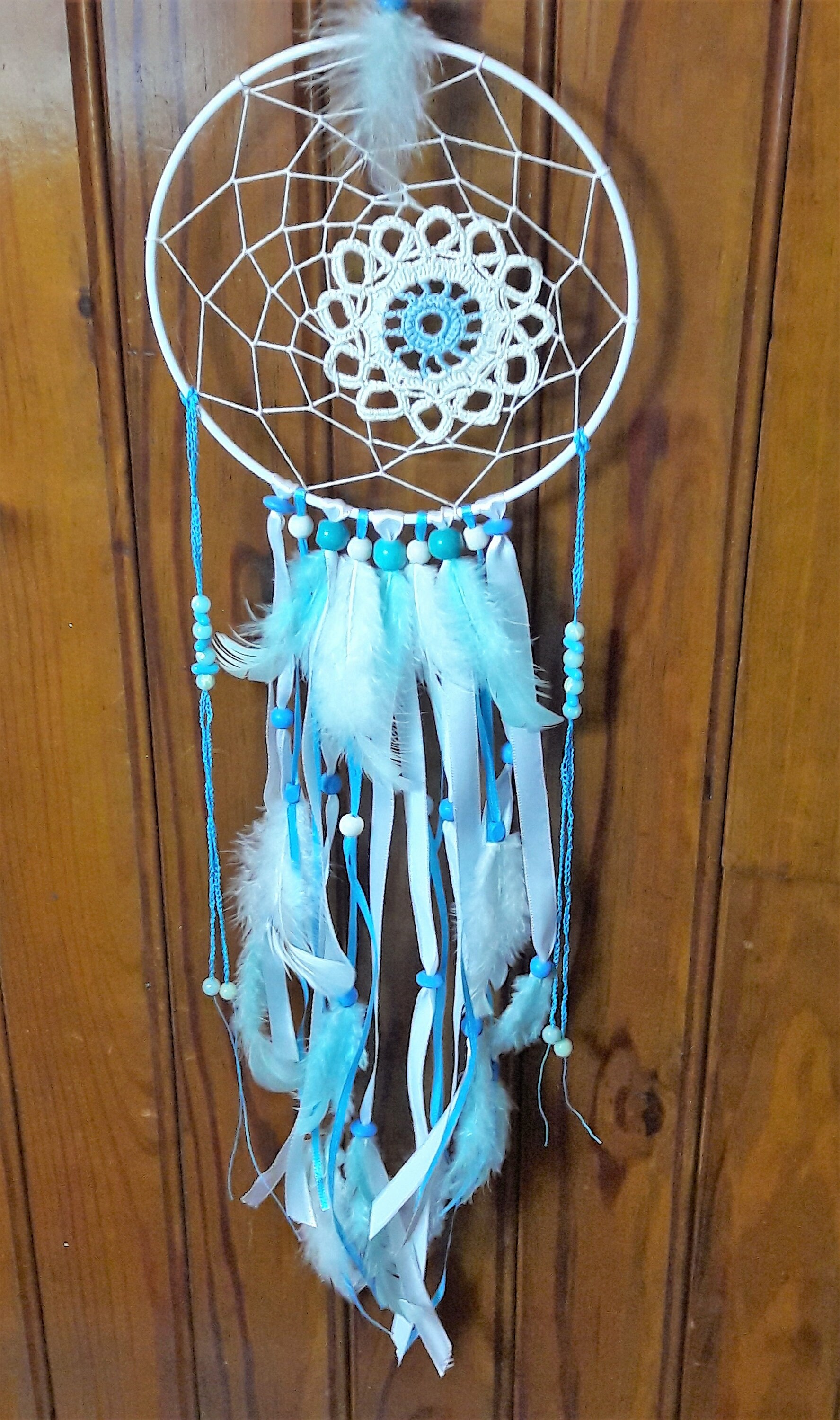 Attrape Rêves Boy Petit Napperon en Coton Réalisé Au Crochet/Lacets Satin/Plumes/Perles Bois